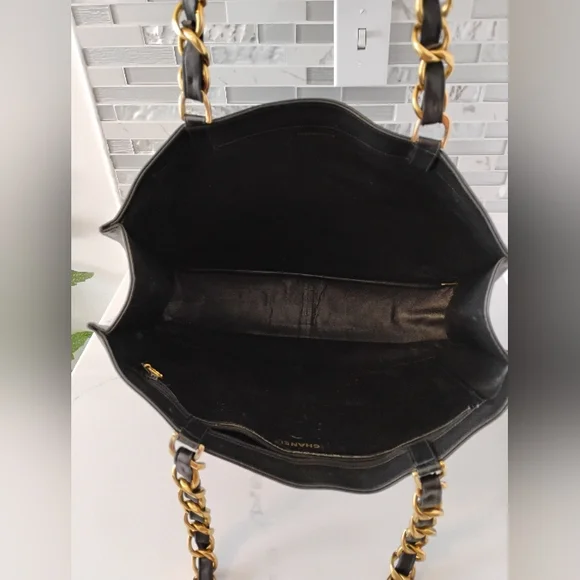 CHANEL Large CC Vintage Chain Tote w/GHW - Picture 8 of 15